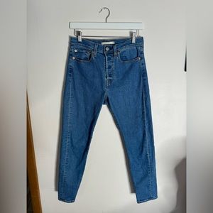 Levi’s Wedgie Skinny Button Fly Medium Wash Denim Size 28